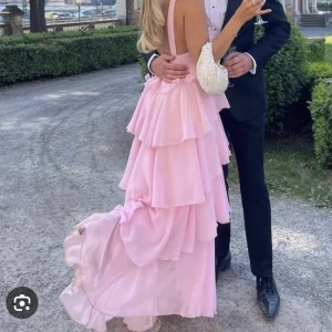 Felicia Wedin, vero Moda klänning  - Vmfelicia klänning. Från Felicia Wedinsägare kollektion. Aldrig använd. 