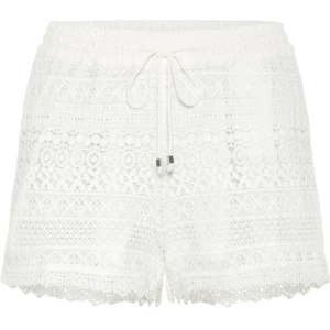 Vero Moda spetsshorts - Säljer dessa superfina shorts då de inte kommer till användning längre 🩷 Perfekt nu till sommaren!