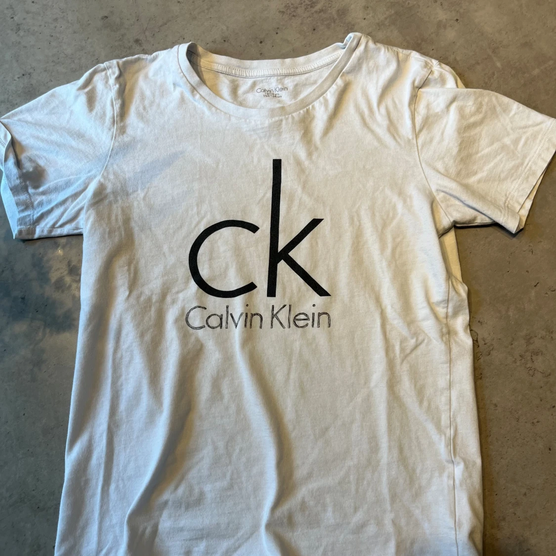 Tjena, säljer denna feta ck t-shirten