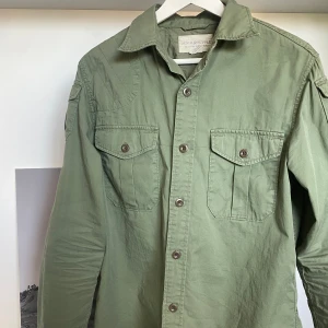 Ralph Lauren overshirt  - Säljer nu min overshirt från Ralph Lauren i oanvänt skick! Säljs p.ga garderobrensning och tveka inte på att höra av dig vid eventuella frågor! 
