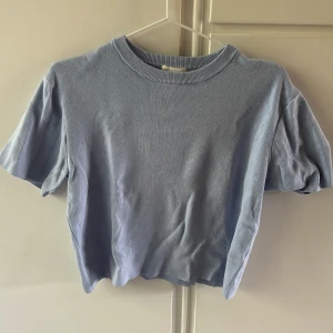 Blå fin tröja från hm - Fin tröja från hm använd två gånger så i fint skick ! 