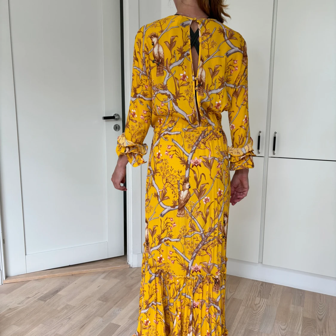 Skön och smickrande klänning med fint fall. - 90