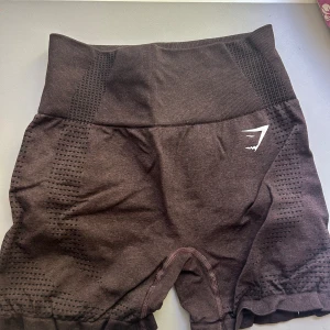 Gymshark shorts  - Säljer dessa gymshark shorts i modellen ”vital seamless 2.0” då de inte kommer till användning.  De är som i nyskick, helt utan slitningar❤️ Kan sänka pris vid direktköp  
