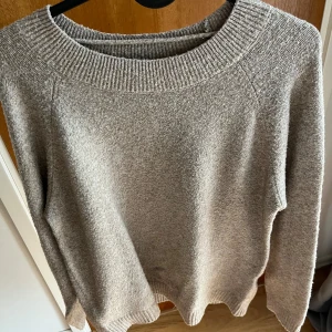 Stickad tröja - Stickadtröja från VeroModa. Är i fint skick.