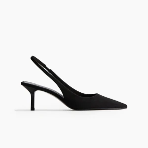 Klackskor  - Slingback klackar från H&M. De är endast använda två gånger❤️❤️ något små i storleken