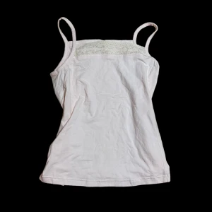 Linne - Söt vintage baby rosa linne, har ingen storlek men passar jättebra på S.