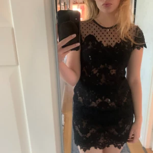 ida sjöstedt klänning - Säljer denna otroliga klänning från Ida Sjöstedt💖Dragkedja i midjan. Mycket fint skick!