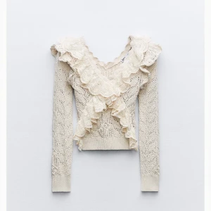 Stickad topp zara. Kom med pris förslag  - Populär stickad topp från zara. Super snygg! Nypris 400 men säljer för 200 