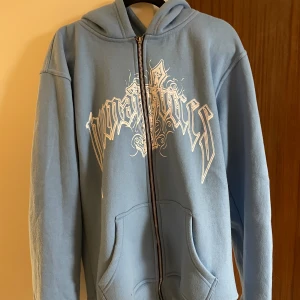 Vintage Hoodie Human Vices - En det blå hoodie från human vices. Köptes 2022, knappt använd Säljs för jag inte har den här stilen längre