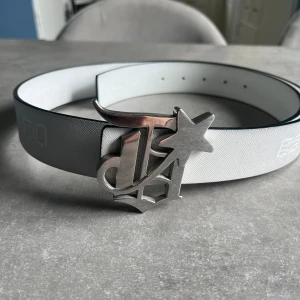 Demont bälte - Säljer ett demont bälte som jag köpte för ca 2 månader sen Bältet är i jätttefint skick nypris 900kr