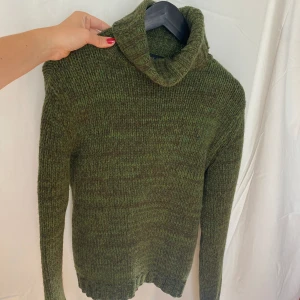 Filippa K polotröja - Filippa K stickad polotröja i ull, jättefint skick!!! 💐 Kolla även mina andra annonser!💐