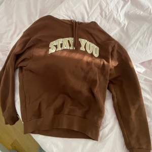Brun Hoodie från Monki 🤎 - Brun hoodie från Bik bok, bara använd någon gång