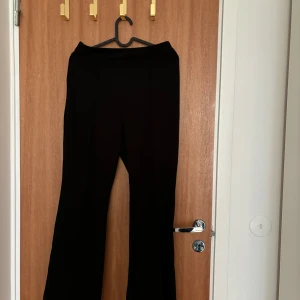 Byxor - Svarta kostymbyxor 