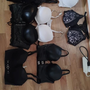 Bh/ överdel  - Flertal överdelar från hönke Möller med mera, är fel storlek och är inte använda är c kupa 80 cm runt 