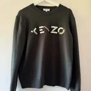Säljer denna kenzo tröja då den ej passar längre. Använd men i gott skick! 