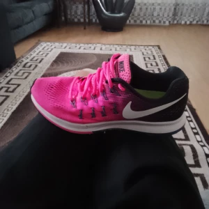 Nike Pegasus 33 - Nike spring skor bara använda några gånger 