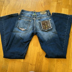 Lågmidjade bootcut jeans - Superfina men tyvärr för små!🫶🏻