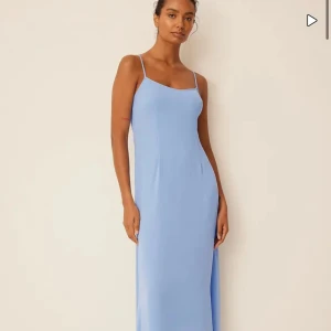 Blå långklänning  - Endast testad, prislappar sitter kvar  Nypris 499:- från NAKD