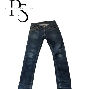 Tja säljer dessa feta nudie jeans i slim! De är top skick o har inga defekter. W26 L32Pris:350! Kom pv för mer info!