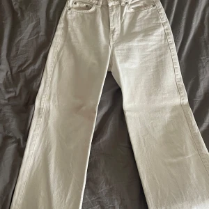 Beiga jeans - Sällan använda, från weekday
