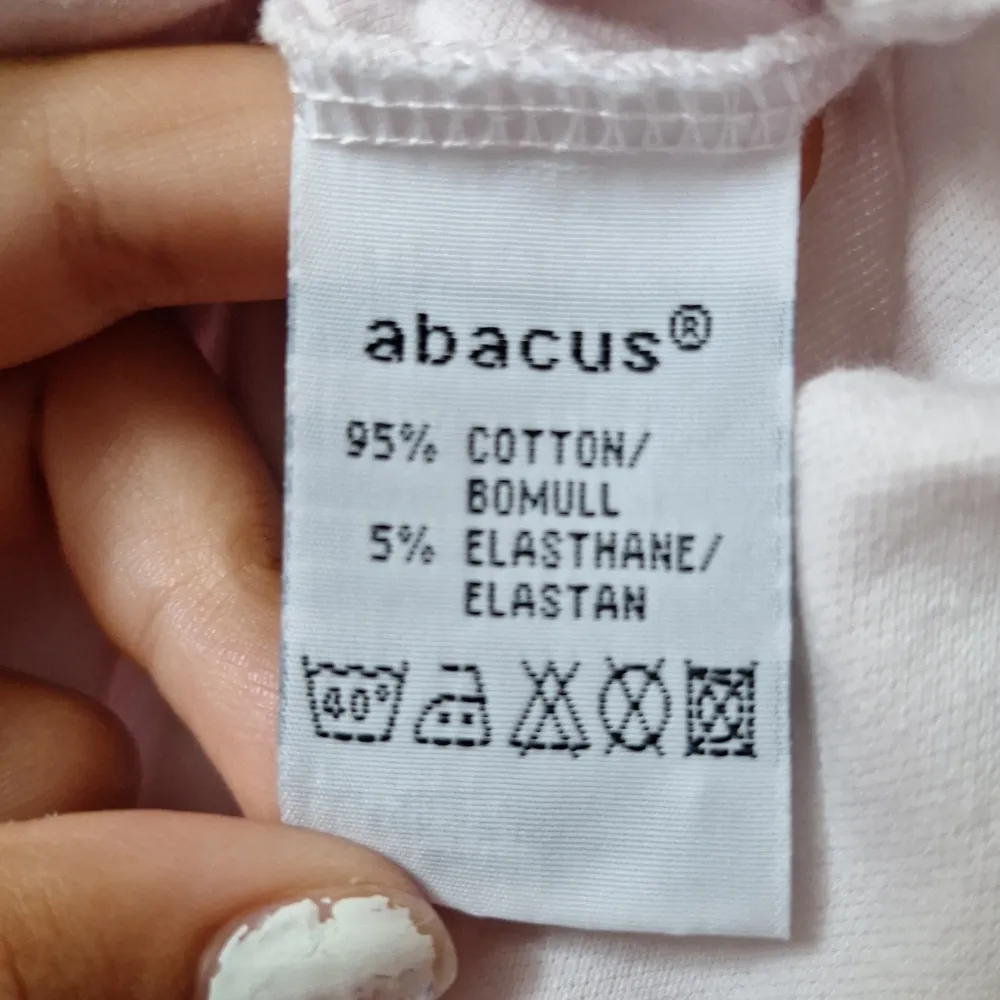 Fin pikétröja i väldigt bra skick från abacus. Storlek xs men passar st S bra. . T-shirts.