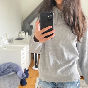 Hoodie - Basic grå hoodie från zara som jag har inte använt i ett tag.