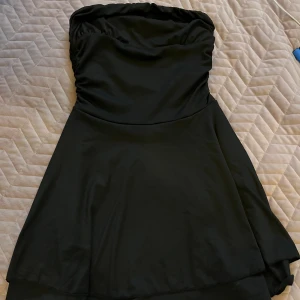 klänning - aldrig använd. jätteskönt material