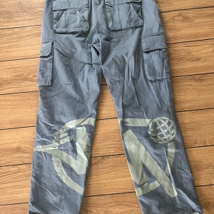 Minus Two byxor - Minus Two byxor i storlek M. Är välanvända men i bra skick. 