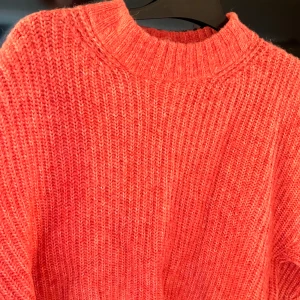 Tröja - Tjock tröja kortare modell. Använd 1 ggr Aprikos färgad 