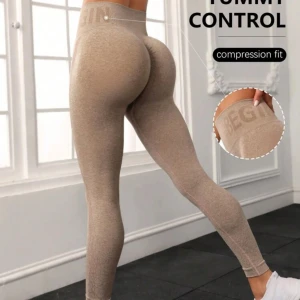 Träningsbyxa  - Fina nya träningsbyxor endast testade formar rumpan väldigt fint och bra 