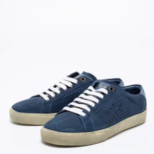 SÖKES - Söker ett par blåa YSL skor i storlek 42 med ett pris runt 2000-3500