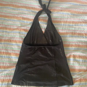 Halterneck topp - Märket utklippt och ingen storlek men skulle säga M/L