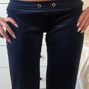 Juicy-liknande mjukisbyxor - De är vikta 💙 Finns snöre till!