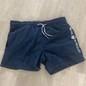 Säljer mina bad shorts för 200kr storlek 170. Pris kan diskuteras vid snabba köp.