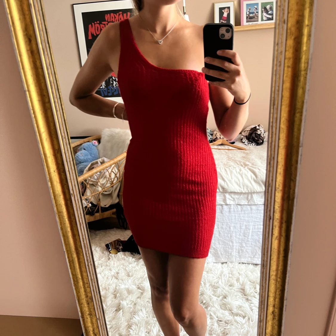 Asymmetrisk, stickad klänning - 90