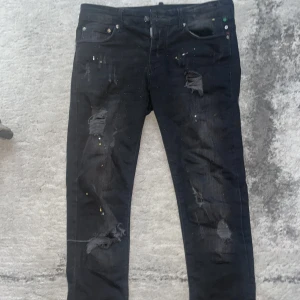 Sällsynta ds2 byxor  - Ds2 byxor sällsynta storlek 33 säljer för ja inte använder dem . Passar upp till ca 178 cm 