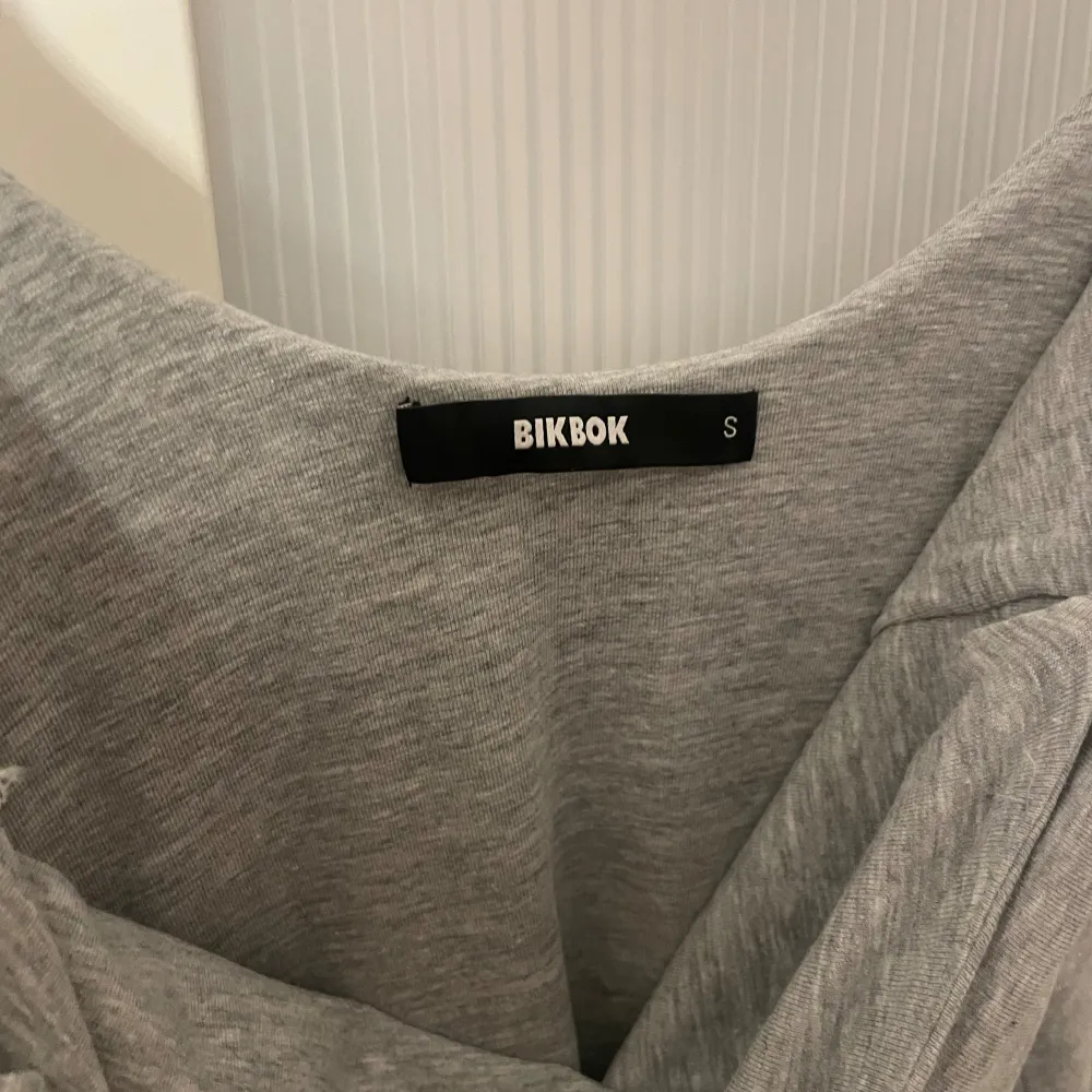 Långklänning med dubbeltyg i! Super skön och fin men använder aldrig!💗 Orginal pris 399kr💗. Mekot.