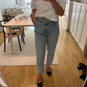 Mom jeans - Mom jeans från H&M. I fint skick! Storlek 36!