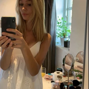 Zara klänning  - Finaste sommar klänningen från zara som är slutsåld! Endast använd vid två tillfällen.💗 ☀️ Säljer pga att den är för liten och knappt kommit till användning. 