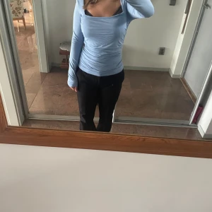 Tröja från bikbok  - Köptes för 400kr säljer den för 200kr. Den är helt oanvänd dock saknas proslapp