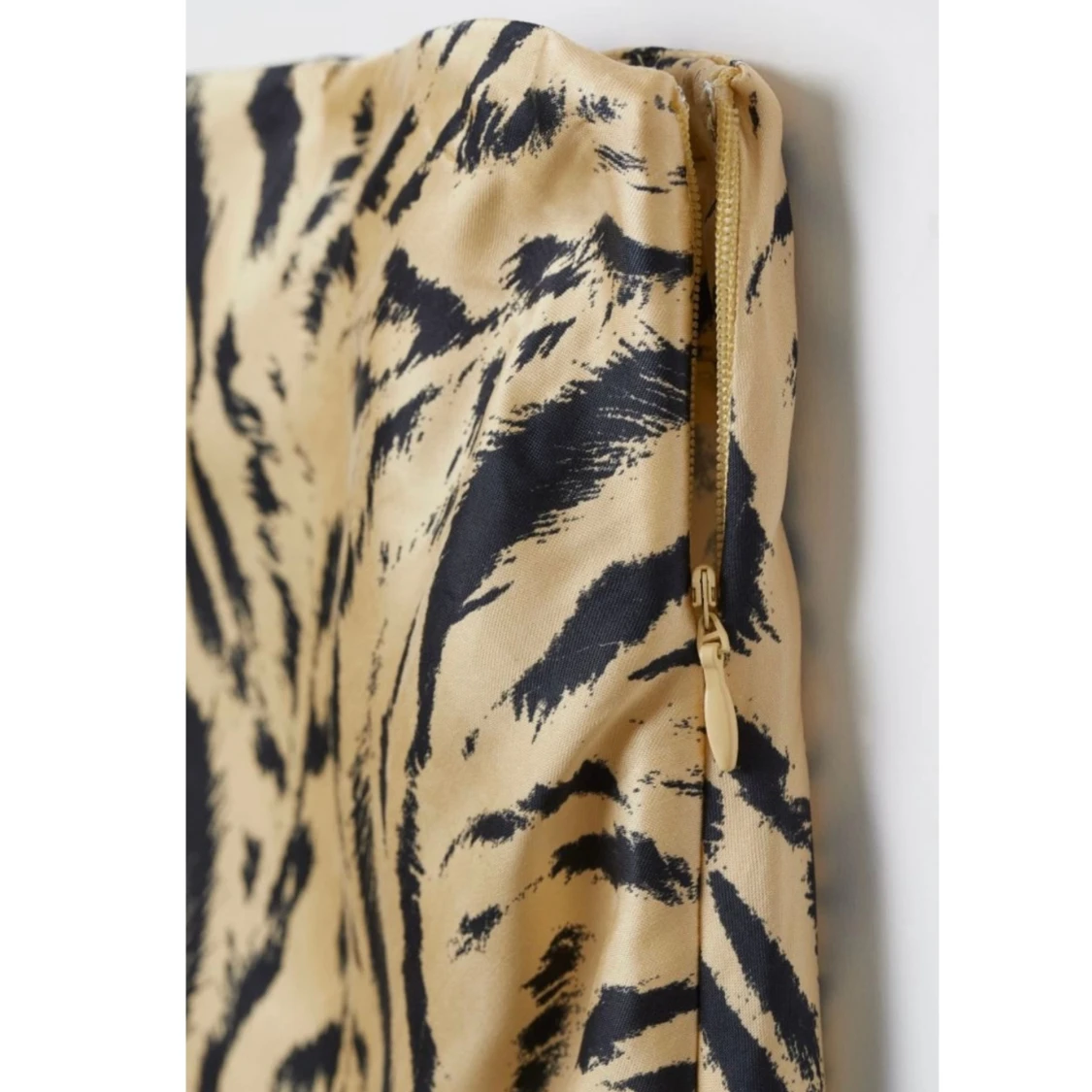 H&M Trend kjol i satin midikjol lyocell viskos 36 nyskick slutsåld gul svart - 90