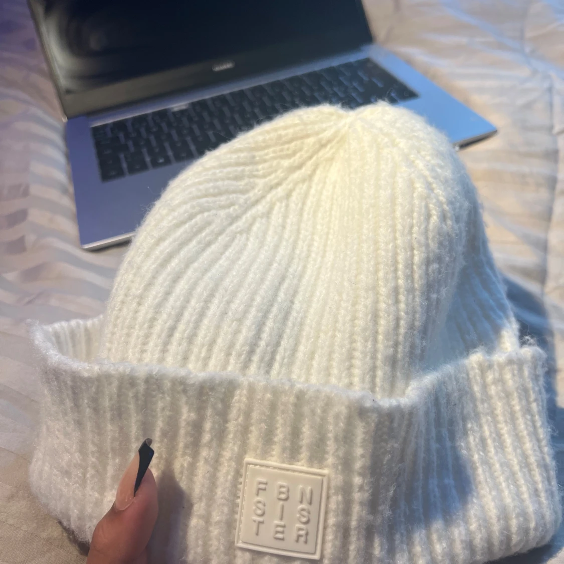 Vit mössa  - 92