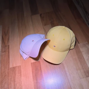 DEAL / gul och rosa Tommy Hilfiger keps / justerbar - Se andra annonser