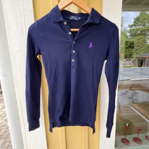 RALPH LAUREN PIKE  - Riktigt fel och ovanlig RP pike. Varsamt använd, skick 9/10. Hör av er vid fler funderingar🙌
