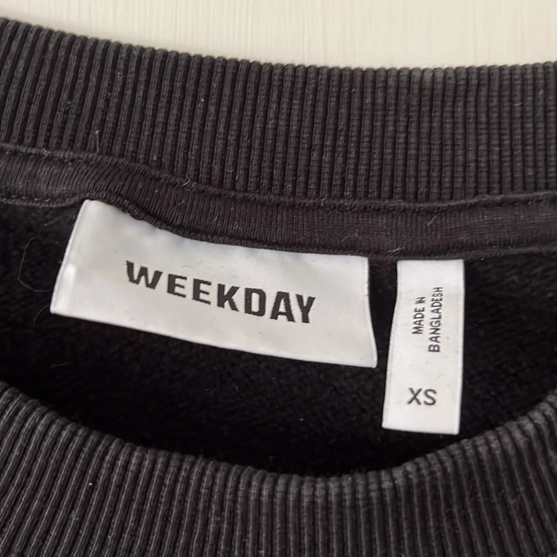 Svart weekday tröja - 90