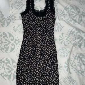 Klänning - Använt några gånger, från hm (divided)