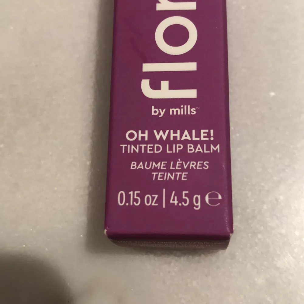 Tinted lip balm från Florence by mills. Oanvänd bara öppnad. Ordinarie pris 129, säljer för 60.. Skönhet.