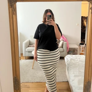 Ribbad kjol från Gina tricot  - Fint skick, strl M