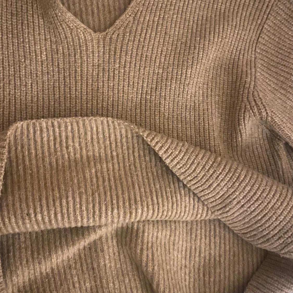 Brun V- Ringad Stickad Tröja från H&M💞 - 92