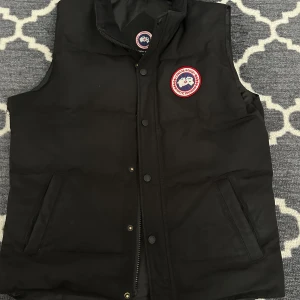 Canada goose väst  - Skick: bra  Storlek:S  Kan möta upp och frakta   